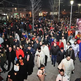 Крстовданска литија у Никшићу: Човјек, вјера, истина и ријеч се не дају везати