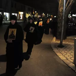 Крстовданска литија у Никшићу: Човјек, вјера, истина и ријеч се не дају везати