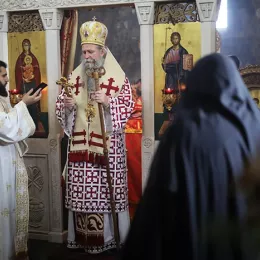 Епископ Јоаникије на Бадњи дан богослужио у манастиру Ђурђеви Ступови