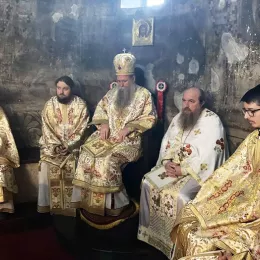Епископ Јоаникије на Богојављење служио у манастиру Ђурђеви Ступови