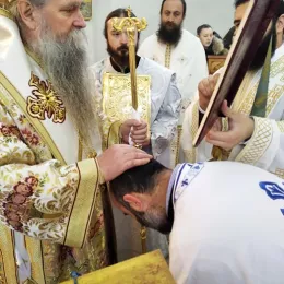 Епископ Јоаникије на Јовањдан служио у Сутивану