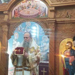 Владика Јоаникије на Мојковцу: Мојковачки јунаци су проливали своју крв за Богомладенца Христа, за Крст Часни и слободу златну