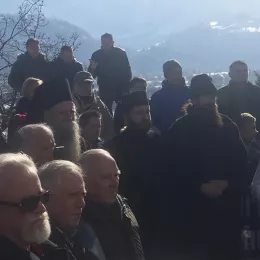 Владика Јоаникије на Мојковцу: Мојковачки јунаци су проливали своју крв за Богомладенца Христа, за Крст Часни и слободу златну