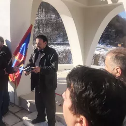 Владика Јоаникије на Мојковцу: Мојковачки јунаци су проливали своју крв за Богомладенца Христа, за Крст Часни и слободу златну