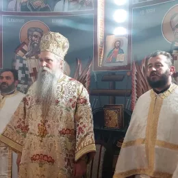 Владика Јоаникије на Мојковцу: Мојковачки јунаци су проливали своју крв за Богомладенца Христа, за Крст Часни и слободу златну