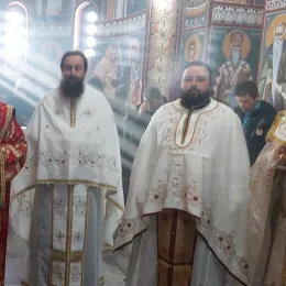 Владика Јоаникије на Мојковцу: Мојковачки јунаци су проливали своју крв за Богомладенца Христа, за Крст Часни и слободу златну