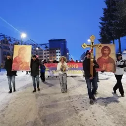 Уз Божићне хладне дане Дурмиторци Цркву бране