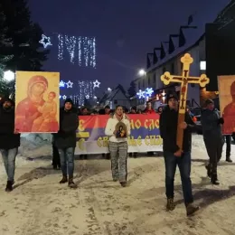 Уз Божићне хладне дане Дурмиторци Цркву бране