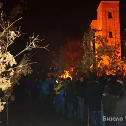 Бадњаке у Бијелом Пољу освештао Владика Јоаникије