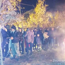 ФОТО: Налагање бадњака у Епархији будимљанско-никшићкој