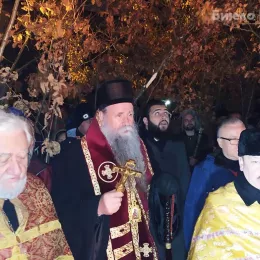 ФОТО: Налагање бадњака у Епархији будимљанско-никшићкој