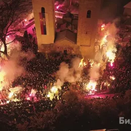 ФОТО: Налагање бадњака у Епархији будимљанско-никшићкој