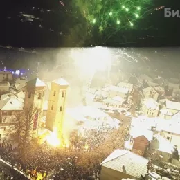 ФОТО: Налагање бадњака у Епархији будимљанско-никшићкој