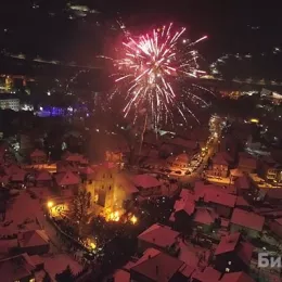 ФОТО: Налагање бадњака у Епархији будимљанско-никшићкој