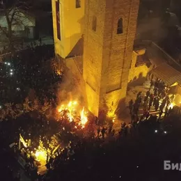 ФОТО: Налагање бадњака у Епархији будимљанско-никшићкој