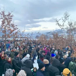 ФОТО: Налагање бадњака у Епархији будимљанско-никшићкој
