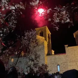 ФОТО: Налагање бадњака у Епархији будимљанско-никшићкој