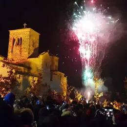 ФОТО: Налагање бадњака у Епархији будимљанско-никшићкој