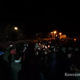 ФОТО: Налагање бадњака у Епархији будимљанско-никшићкој