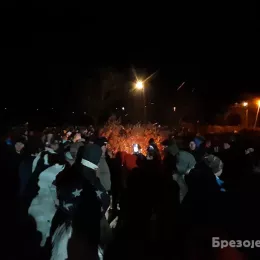 ФОТО: Налагање бадњака у Епархији будимљанско-никшићкој