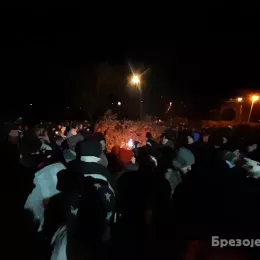 ФОТО: Налагање бадњака у Епархији будимљанско-никшићкој