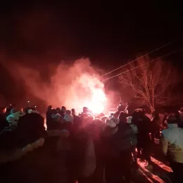 ФОТО: Налагање бадњака у Епархији будимљанско-никшићкој