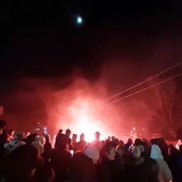 ФОТО: Налагање бадњака у Епархији будимљанско-никшићкој