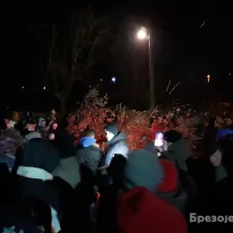 ФОТО: Налагање бадњака у Епархији будимљанско-никшићкој