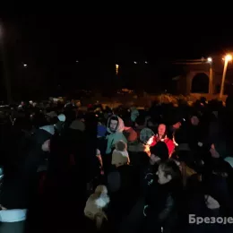 ФОТО: Налагање бадњака у Епархији будимљанско-никшићкој