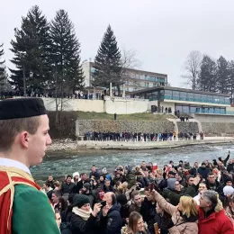 Литија и пливање за Часни крст у Беранама: Први до крста Александар Ралевић