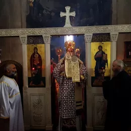 Епископ Јоаникије на Савиндан у Ђурђевим Ступовима