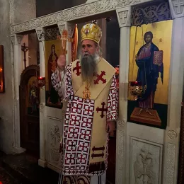 Епископ Јоаникије на Савиндан у Ђурђевим Ступовима
