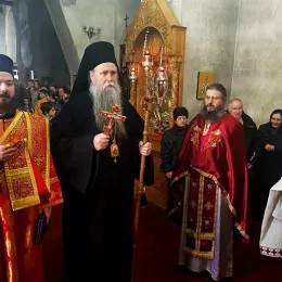Епископ Јоаникије на Савиндан у Ђурђевим Ступовима
