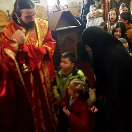 Епископ Јоаникије на Савиндан у Ђурђевим Ступовима