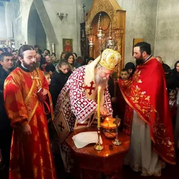 Епископ Јоаникије на Савиндан у Ђурђевим Ступовима