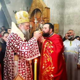 Епископ Јоаникије на Савиндан у Ђурђевим Ступовима