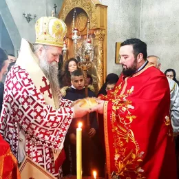 Епископ Јоаникије на Савиндан у Ђурђевим Ступовима