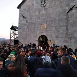 Епископ Јоаникије на Молебану у Андријевици: Цио свијет реагује на неправду која се чини у Црној Гори