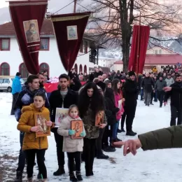 Епископ Јоаникије на Молебану у Андријевици: Цио свијет реагује на неправду која се чини у Црној Гори