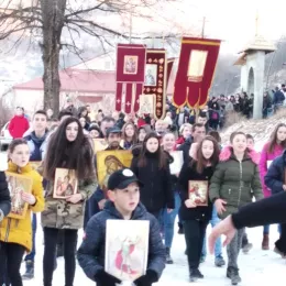 Епископ Јоаникије на Молебану у Андријевици: Цио свијет реагује на неправду која се чини у Црној Гори