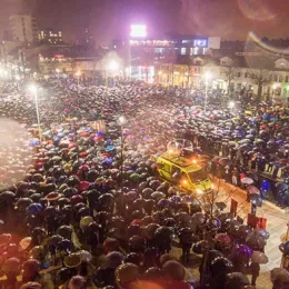 Вјерни народ Никшића, упркос јакој киши, непоколебљиво у одбрани светиња