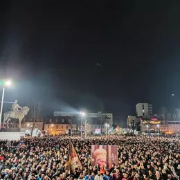 Отац Никола Пејовић на литији у Никшићу