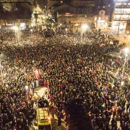 Отац Никола Пејовић на литији у Никшићу