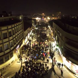 Отац Никола Пејовић на литији у Никшићу