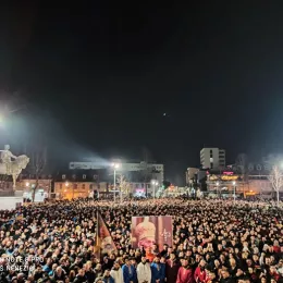 Отац Никола Пејовић на литији у Никшићу