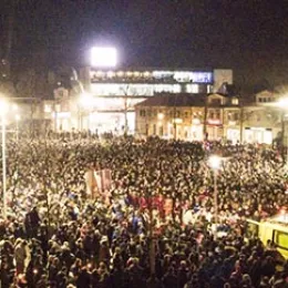 Отац Никола Пејовић на литији у Никшићу