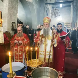 Архијерејска Литургија и велико водоосвећење у Ђурђевим Ступовима