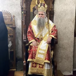 Епископ Јоаникије на Оце служио Литургију у Ђурђевим Ступовима