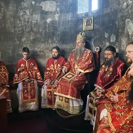 Епископ Јоаникије на Оце служио Литургију у Ђурђевим Ступовима