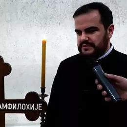 Чланови хора „Свети новомученик Станко“ посјетили гроб Митрополита Амфилохија